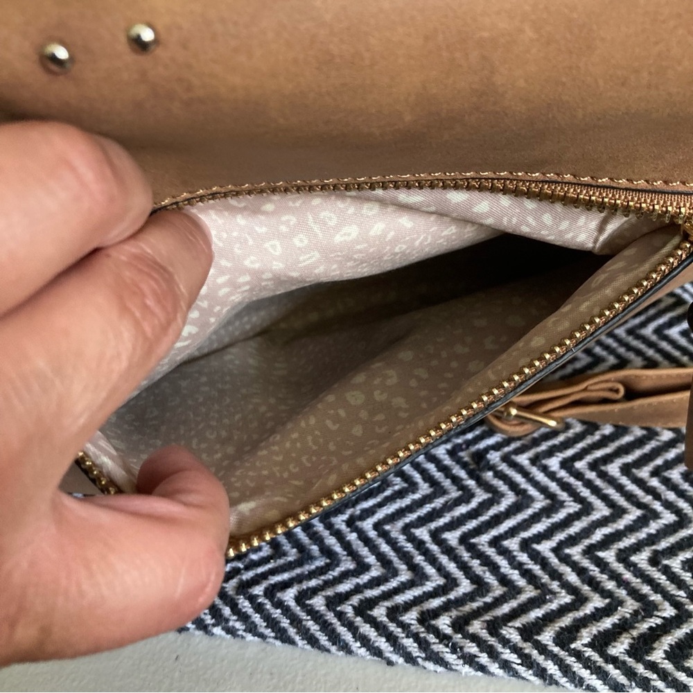 Crossbody / Shoulder back with extendable bottom - Picture 3 of 7